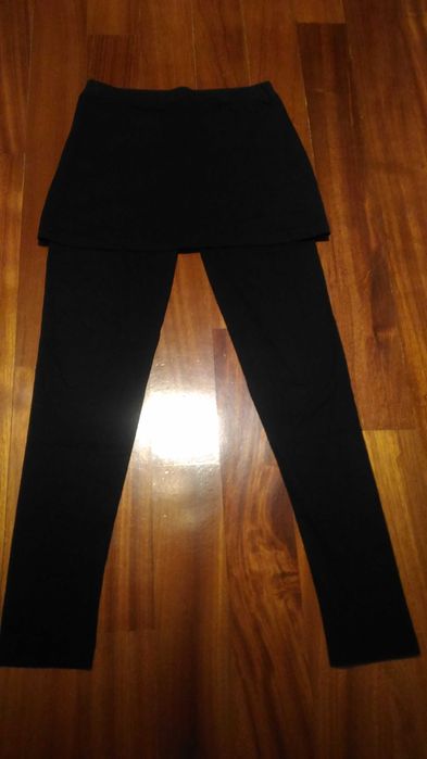 Leggings com mini saia incorporada. Como Nova.