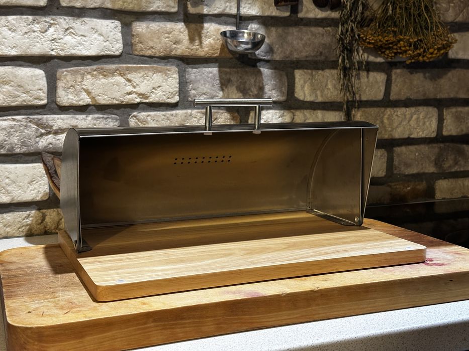 Chlebak Zeller na drewnianej podstawie