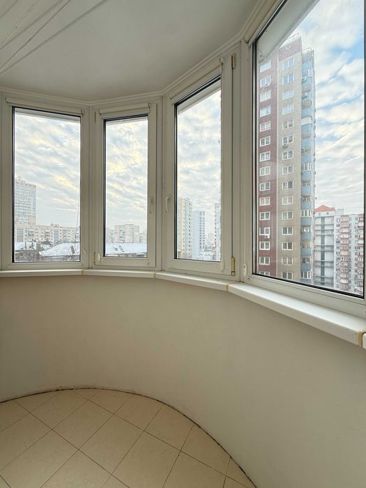 Дизайнерська 2кімн Феодосійський провулок 12, метро Деміївська