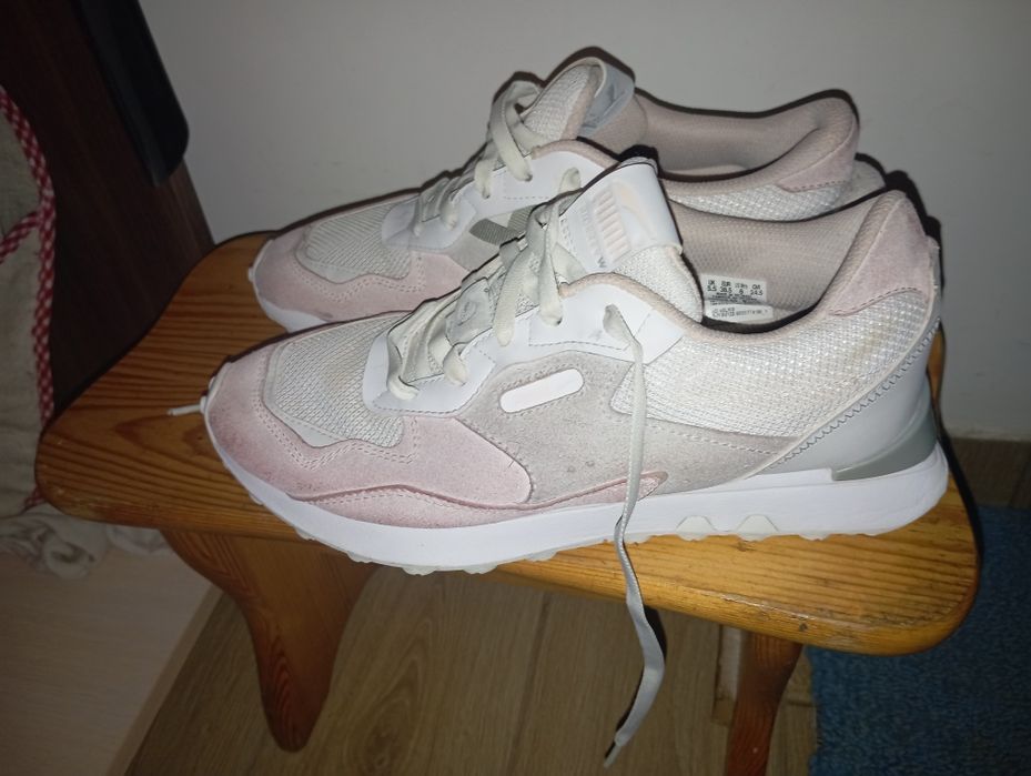 Кросівки жіночі б/у