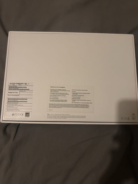 Macbook Air 13” retina (2020)- 8G RAM -SSD 256GB- perfect condtions