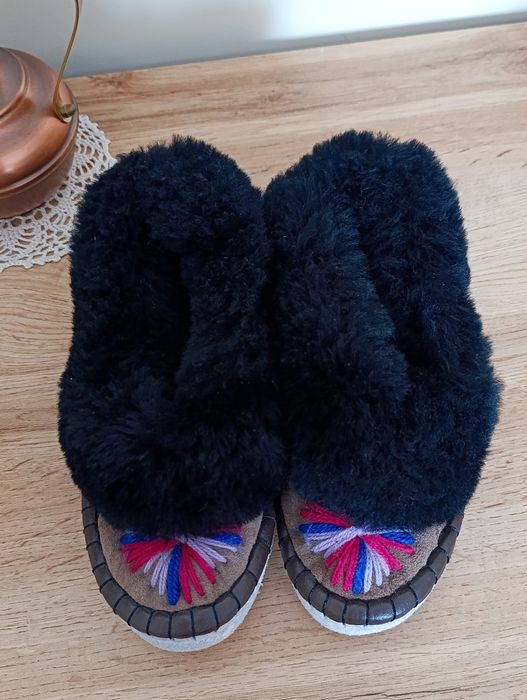 Nowe kapcie góralskie, prawdziwa skóra owcza 36 Handmade