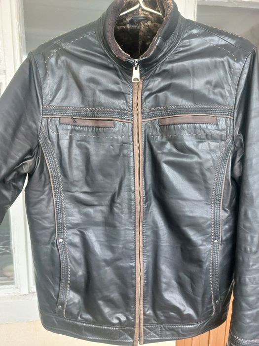 Продаю  турецьку чоловічу кожану куртку га меху