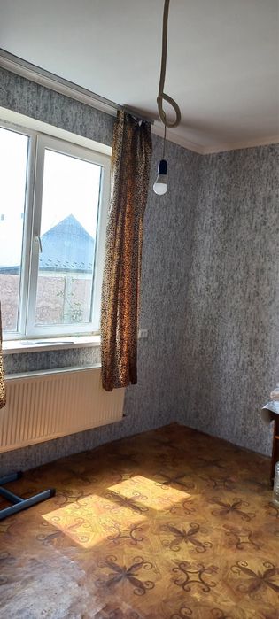 Продаж будинку!смт Володарка!Центр