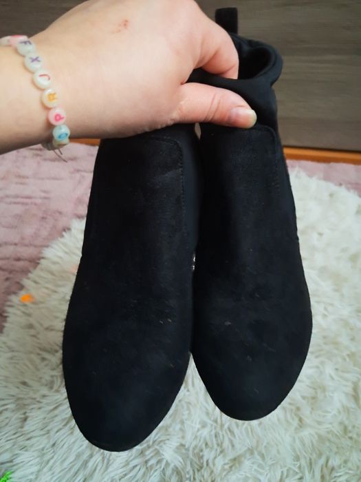 Czarne botki na obcasie 38