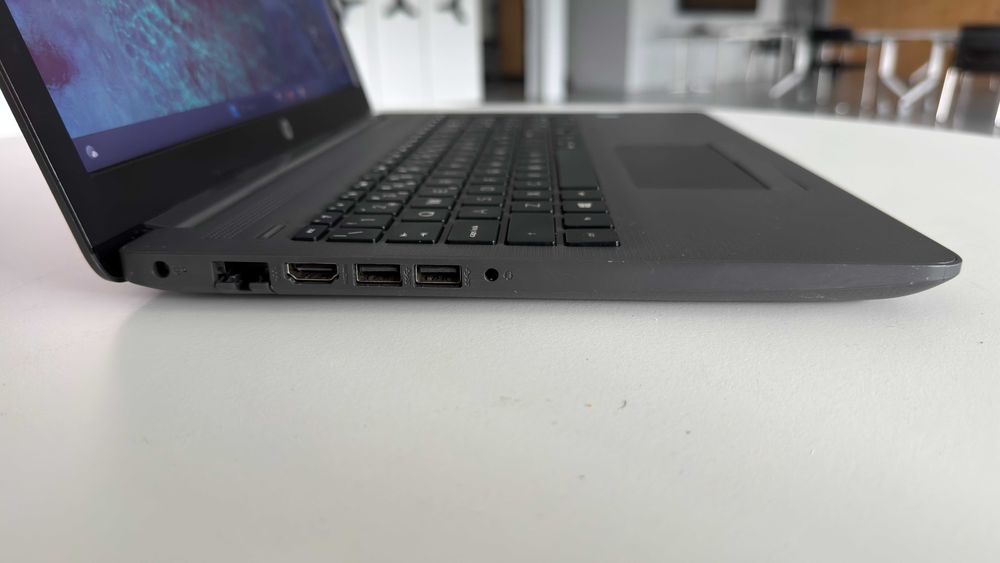 Portátil HP 250 G7 (Windows 11 Pro, i5, 8GB, 256GB)