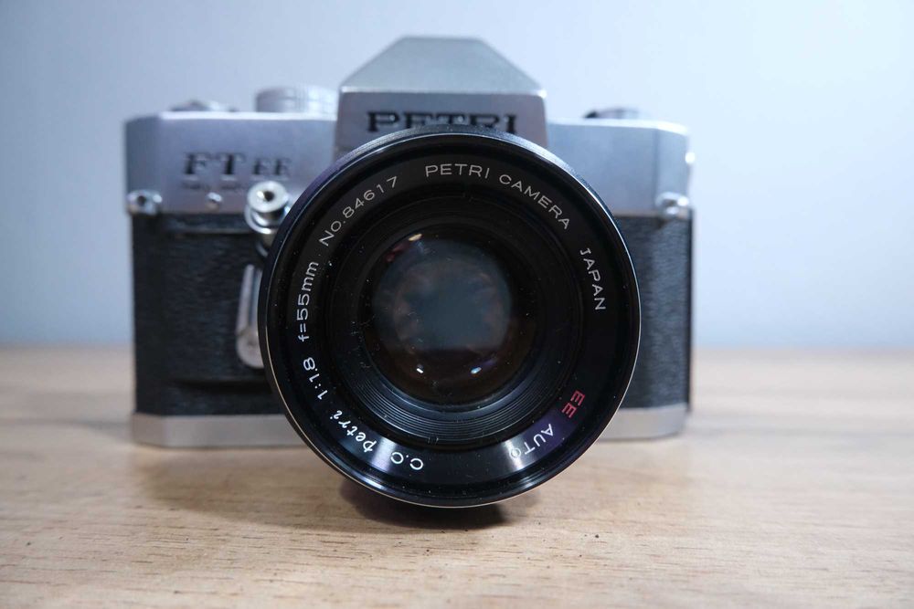 Aparat PETRI FT EE FULLY AUTOMATIC z Petri C.C Auto 55mm F/1.8 na film Gliwice Sikornik