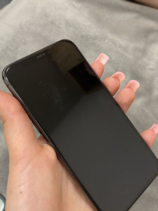 Iphone 11 pro продаю