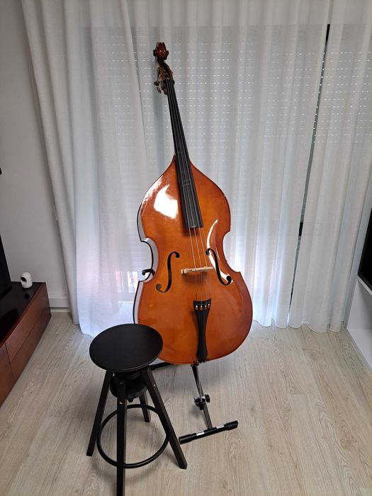 Vendo contrabaixo 1/2 .