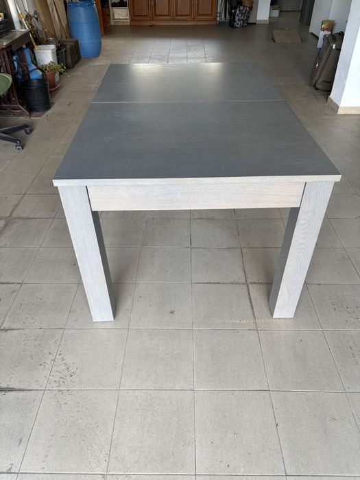 Mesa de jantar ajustavel