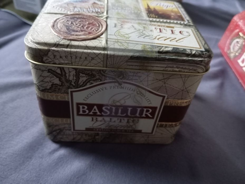 Zestaw herbat w puszce basilur
