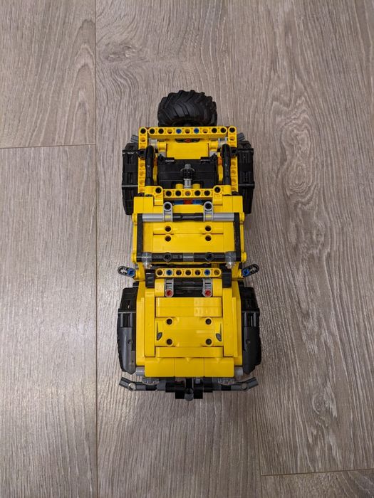 Продам LEGO Technic Jeep Wrangler (42122)
