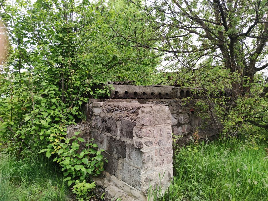 Продається земельна ділянка 10 сотих з фундаментом під забудову