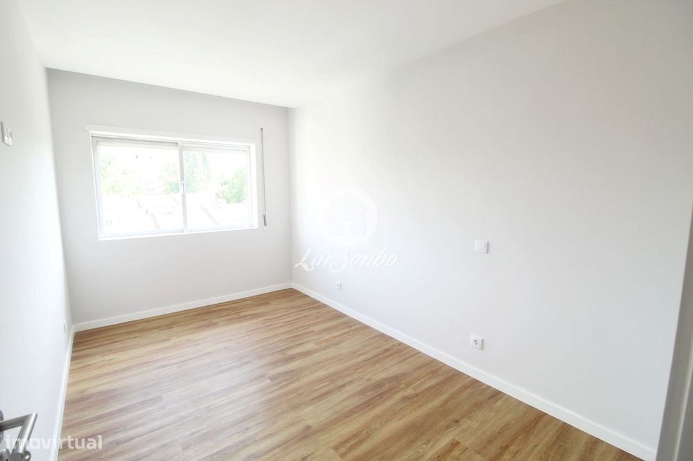 Apartamento T2, remodelado, localizado na prestigiada Urbanização N...