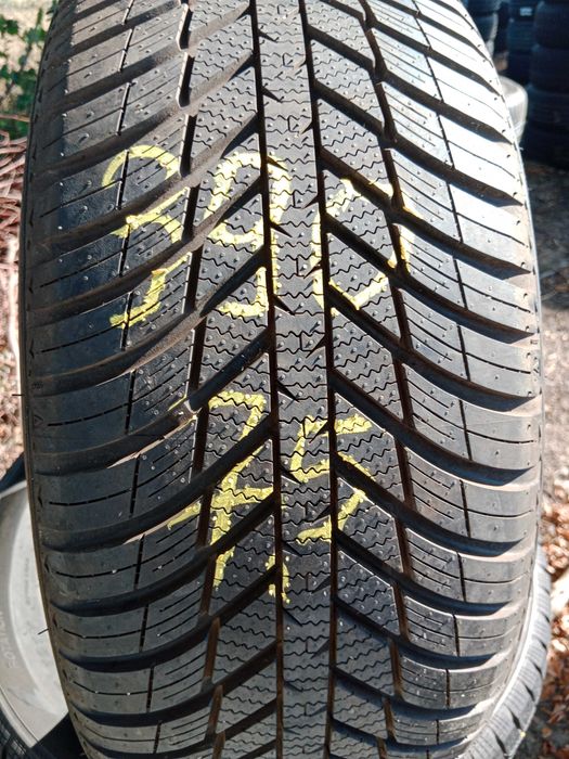 Opona używana 225/55R17 Nexen N blue 4Season WH17 1szt.