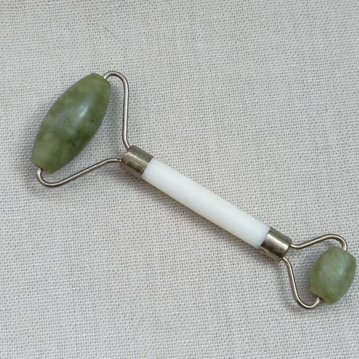 Нефритовый массажный роллер