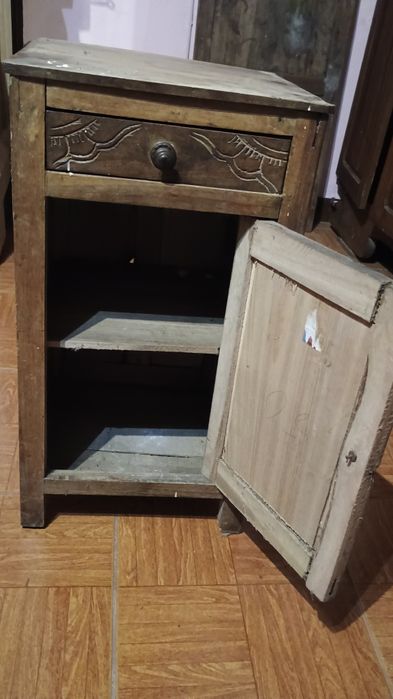 Mesas de Cabeceira Antigas