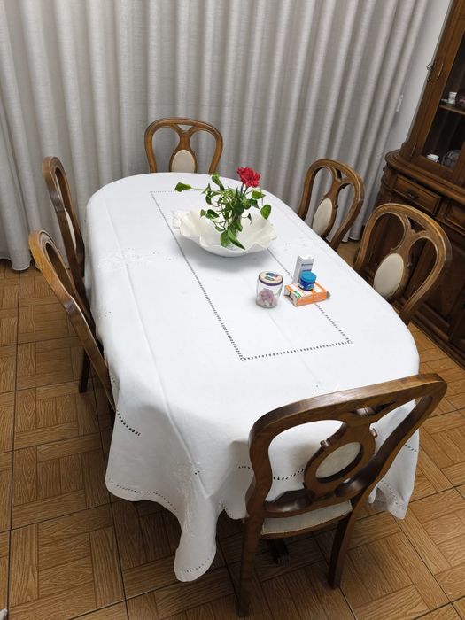 Mesa de sala com 6 cadeiras