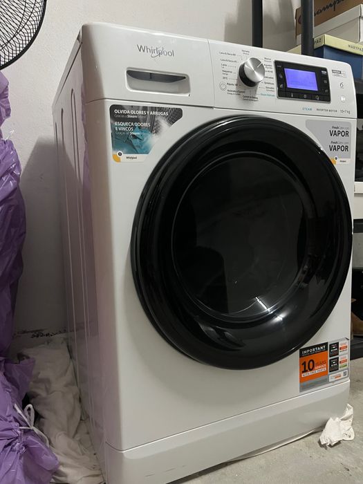 Máquina de Lavar e Secar Roupa Whirlpool