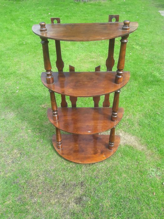 Regał ścienny wiszący