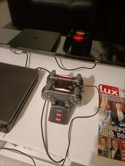 PS 4  1T (861Gb)com um Comando e 12 jogos