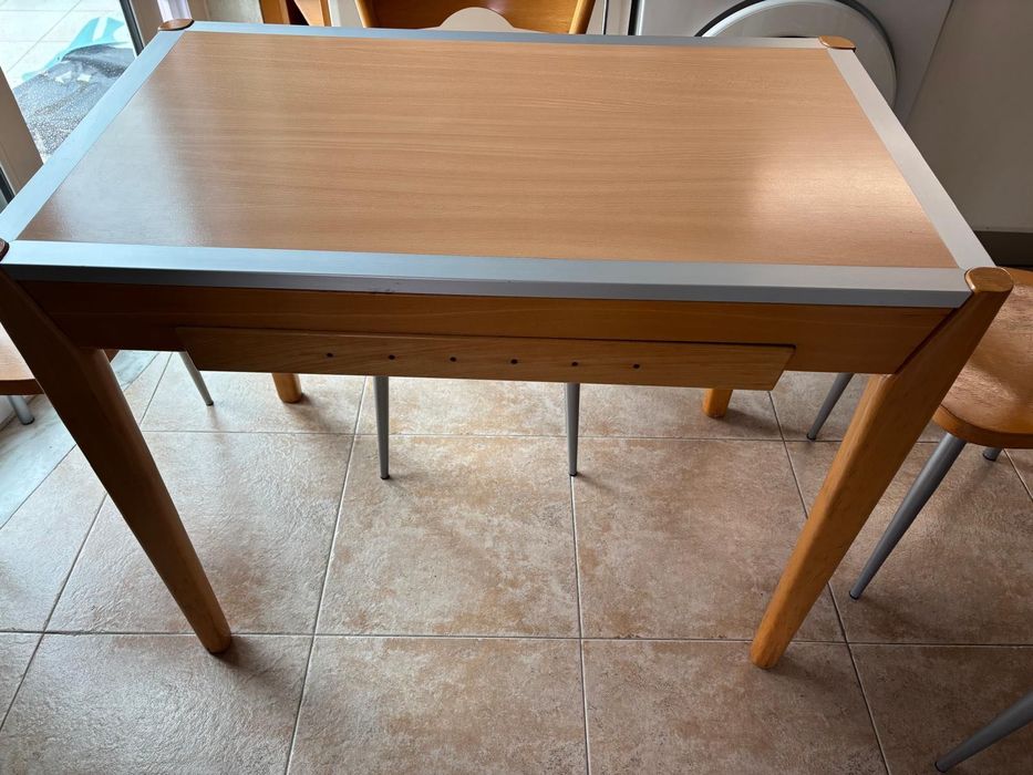 Mesa cozinha com 4 cadeiras