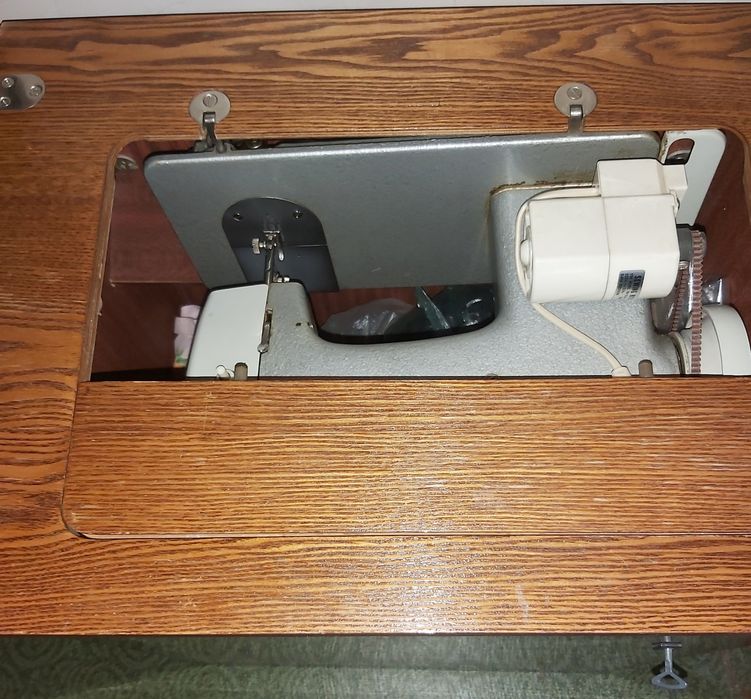 Швейная машинка ЧАЙКА 142 М