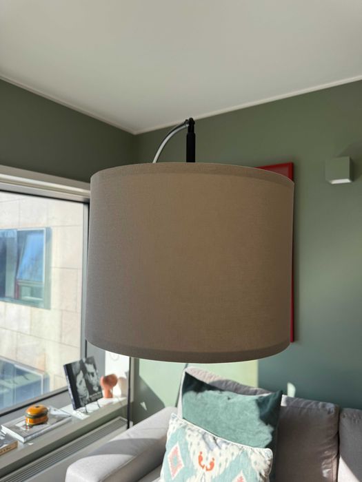 Candeeiro SKAFTET de pé em arco IKEA com abajur de 42 cm