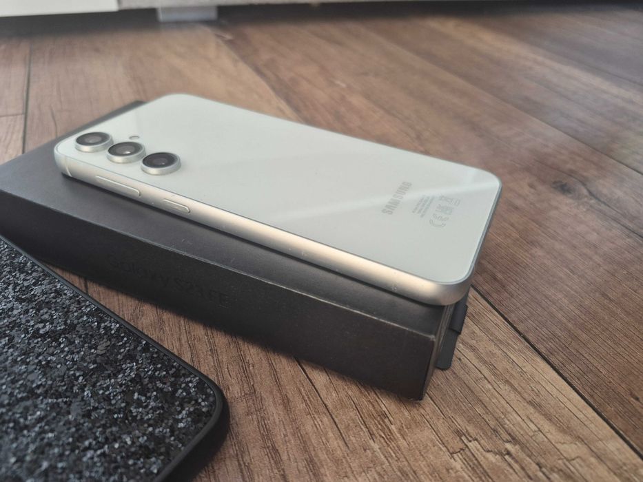 Samsung galaxy  s23 fe stan idealny