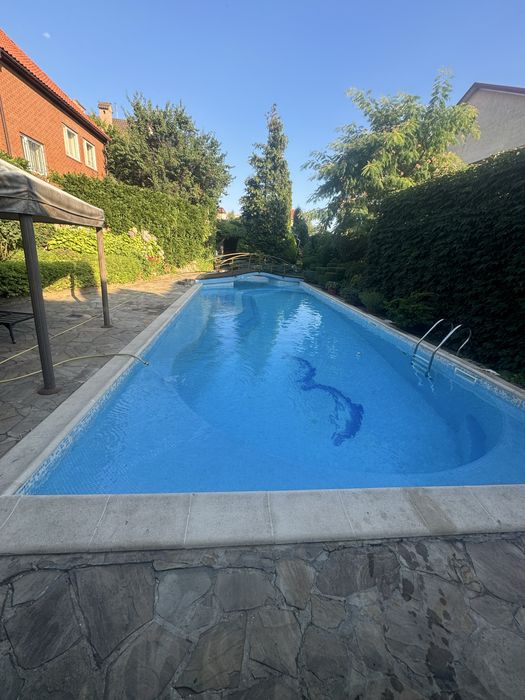 Обслуживания бассейнов ремонт и строительство.