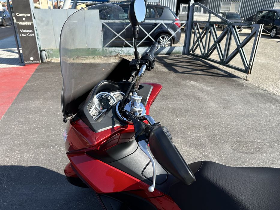 Honda pcx 125 c/extras bem estimada