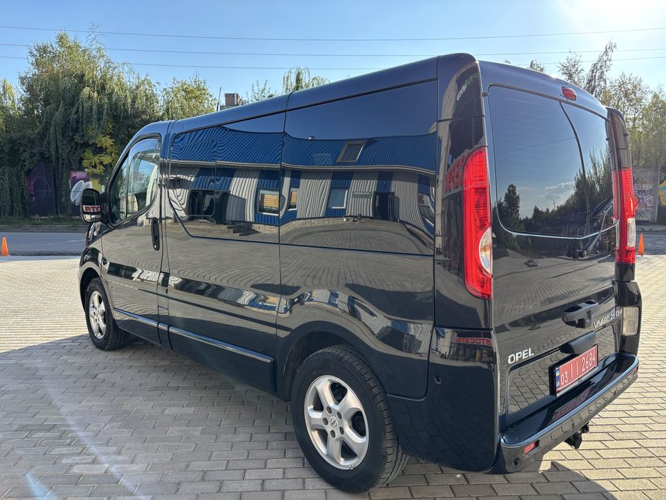 Opel Vivaro 2,5D пасажир автомат