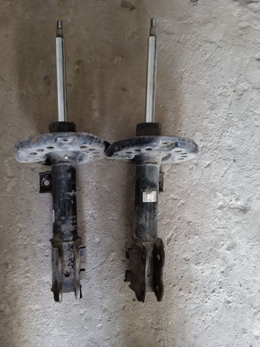 Продам стойки на хундай саната 2010-2015 год