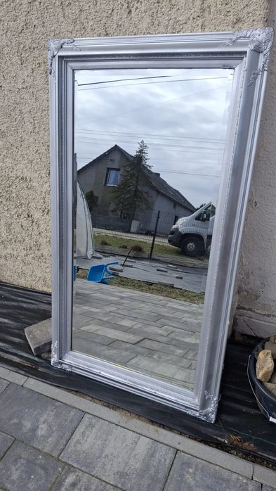 Lustro w srebrnej oprawie