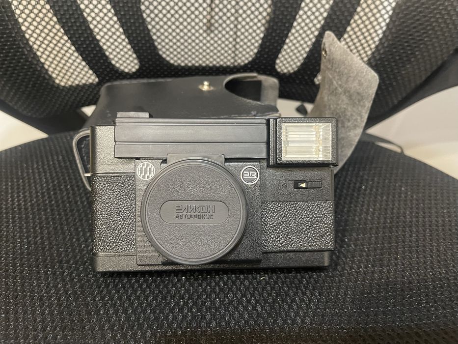 фотоаппарат Эликон-автофокус производства СССР, оснащенный объективом Industar-95 2.8/38.