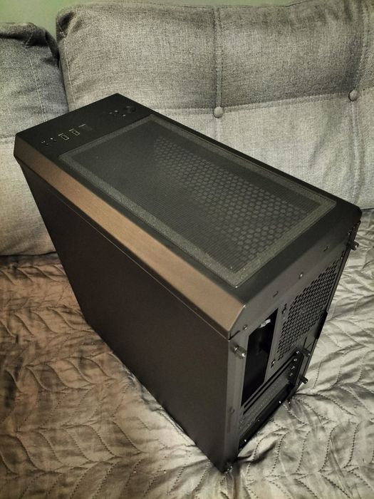 Obudowa Genesis jak nowa, mesh front i okienko, czysta i ładna