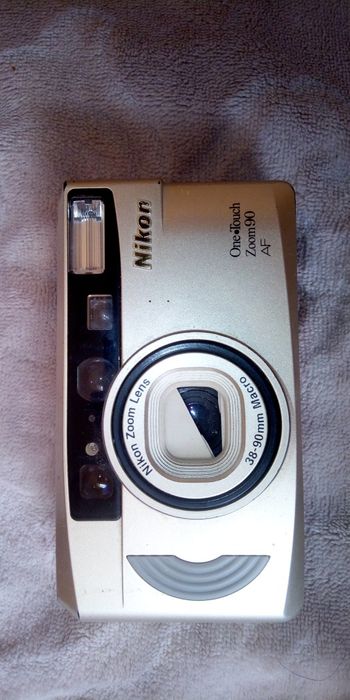 Aparat fotograficzny Nikon Zoom 90 na klisze