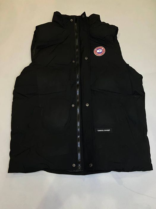 Продам жилети  Canada Goose, The North Face і вітровку EA7