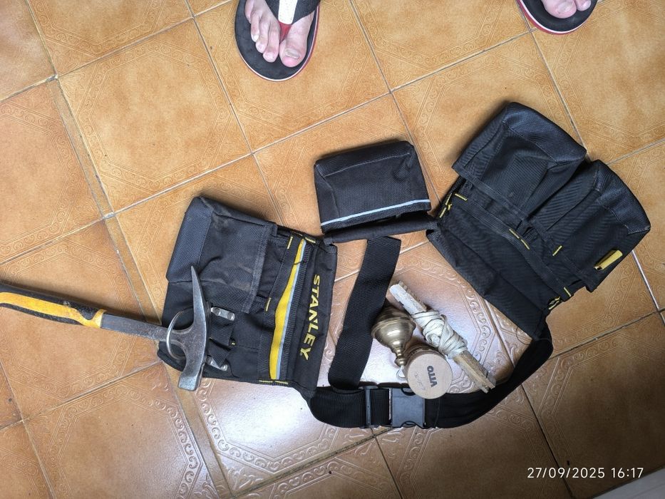 Bolsa Stanley de carpinteiro com prumo novo e martelo