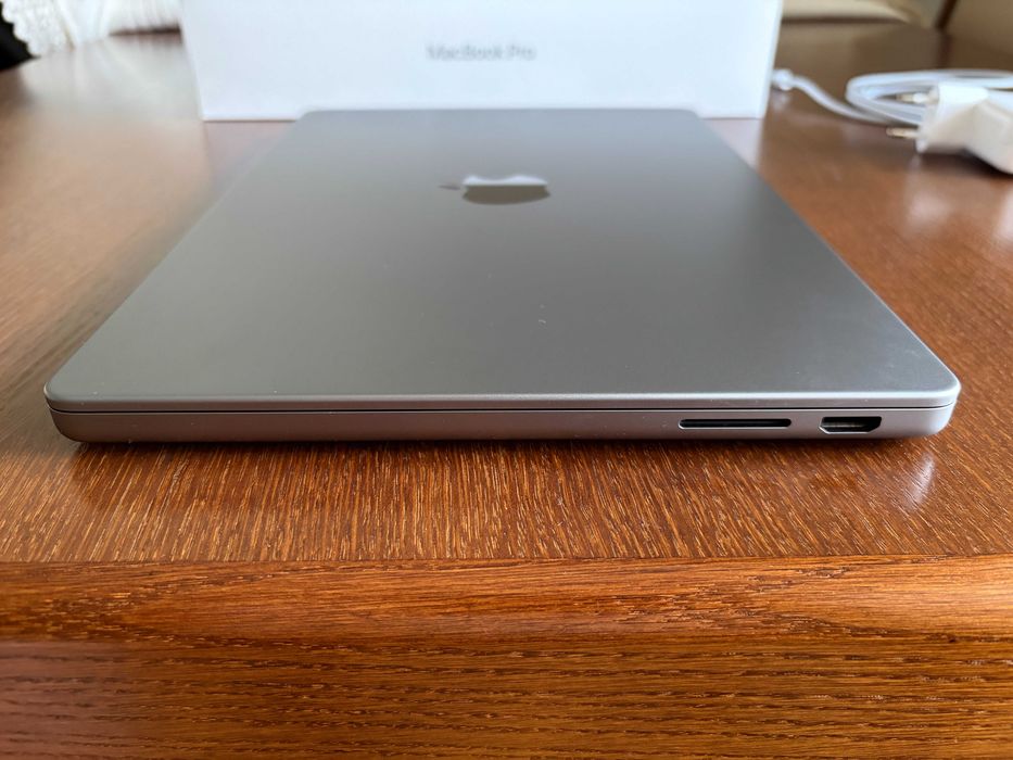 MacBook Pro M3 , 1TB SSD, 8GB Ram, stan bdb