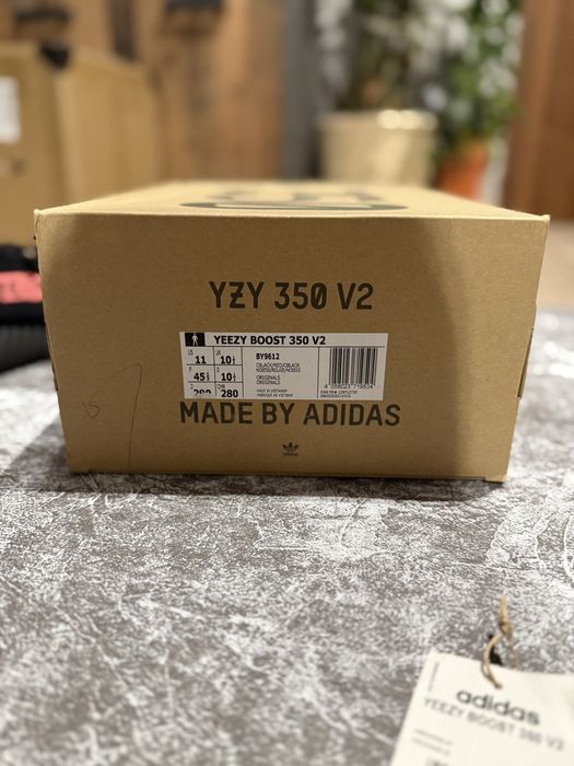 Yeezy Boost 350V2 czarno czarwona