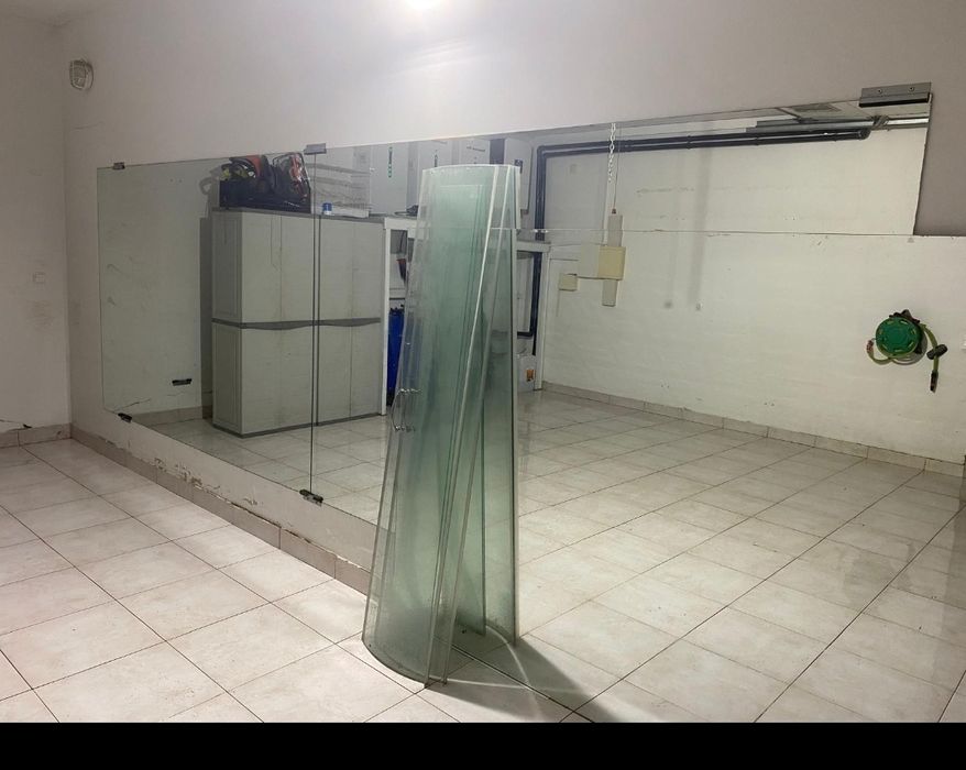 Espelho grande para ginásio