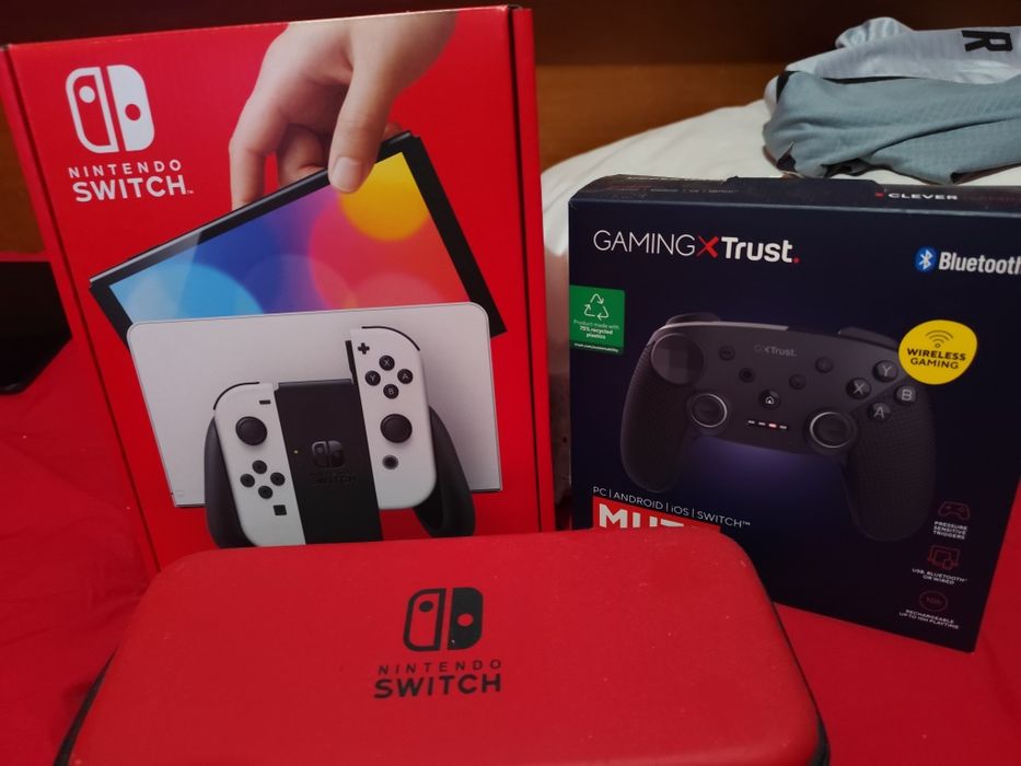 Nintendo Switch OLED + comando + extras