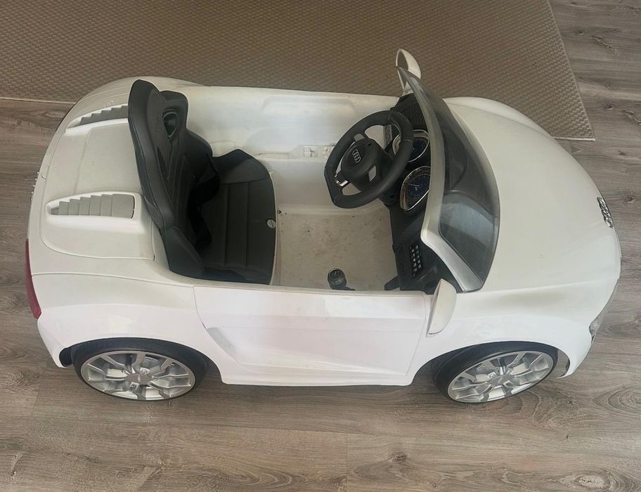 Carro eléctrico de criança