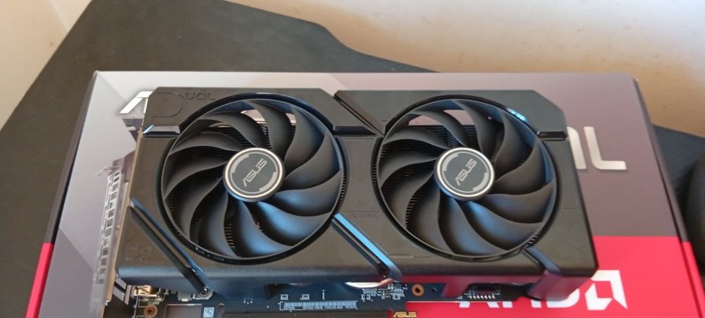 Placa Gráfica ASUS Radeon RX 7600 DUAL OC 8GB GDDR6