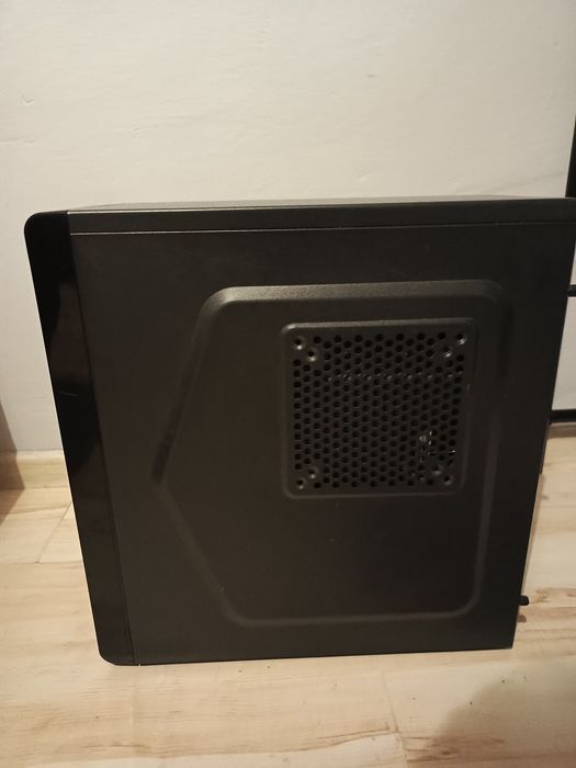 Sprzedam komputer stacjonarny + monitor AOC 165 Hz (uszkodzony)