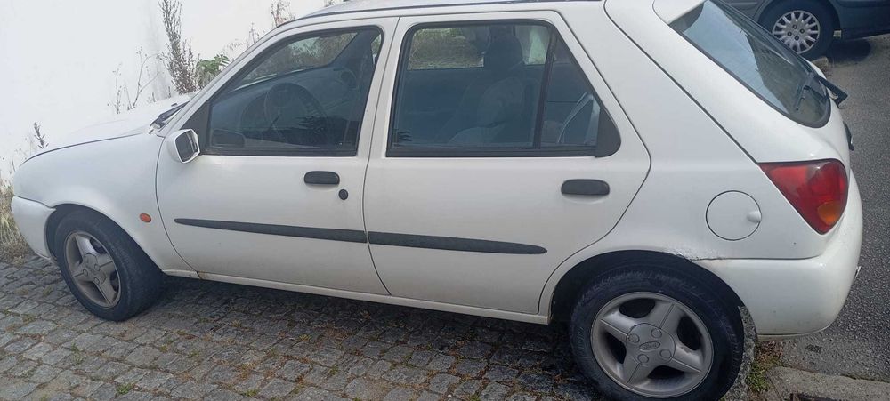 Fiesta 98 1.2 em bom estado
