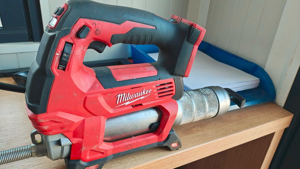 Tawotnica Milwaukee M18 GG