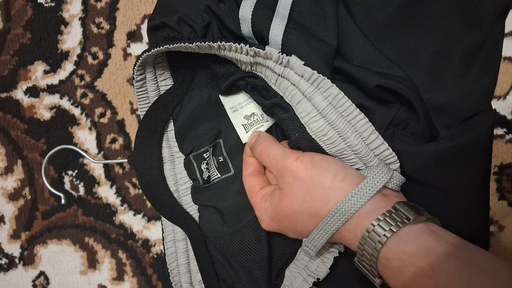 продам шорти лонсдейл