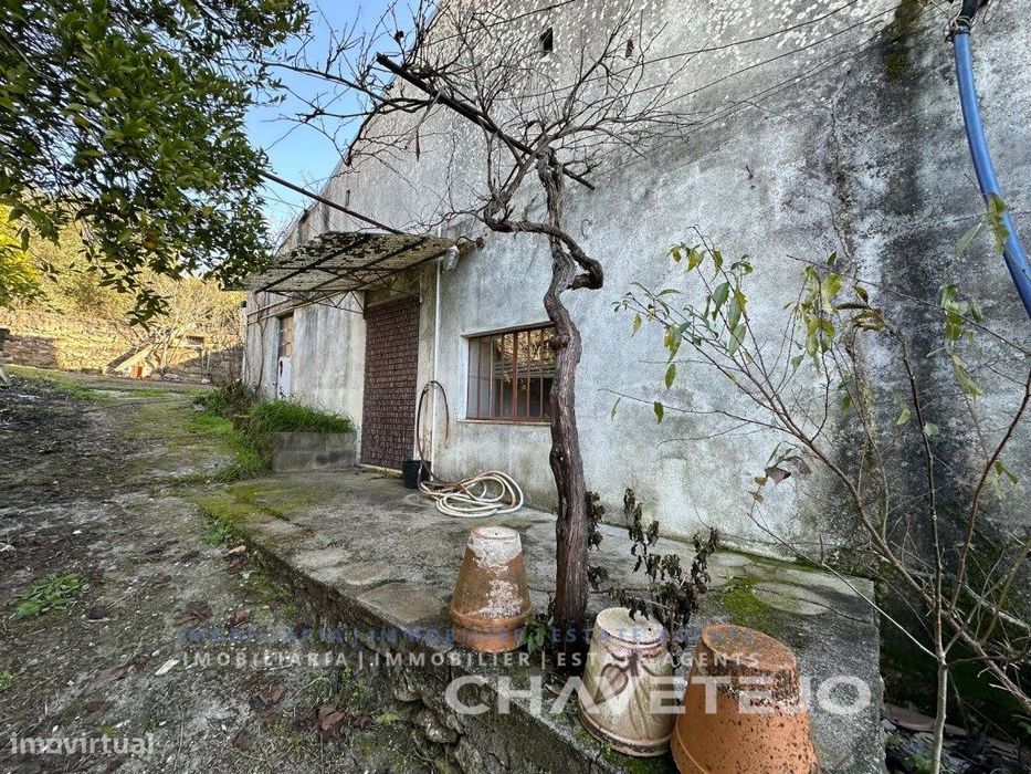 Casa de campo com anexos em zona tranquila a 10 km de Tomar.